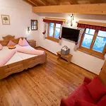 Crusch Alba Auf Der Strassenseite Sta Maria Apartamento Santa Maria Val Muestair