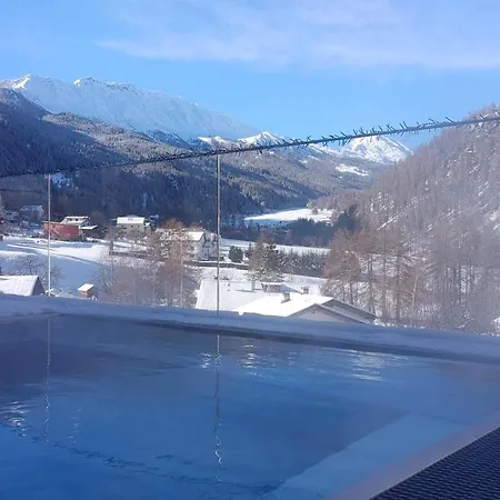 Crusch Alba Auf Der Strassenseite Sta Maria