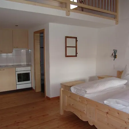 Crusch Alba Auf Der Strassenseite Sta Maria سانتا ماريا فال موستير