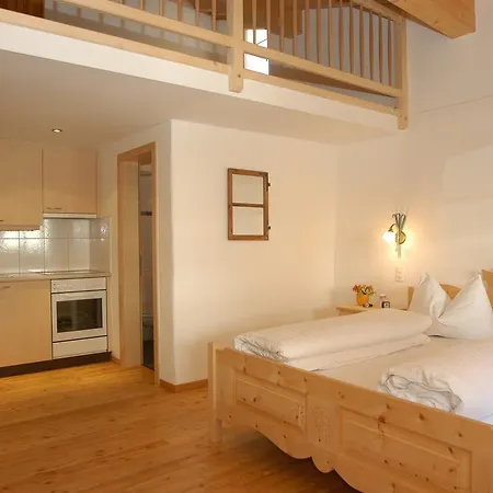 Crusch Alba Auf Der Strassenseite Sta Maria