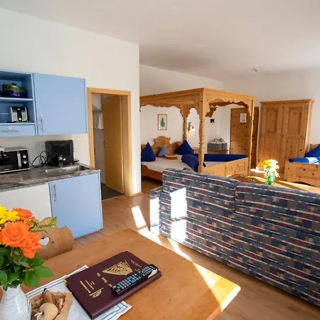 Crusch Alba Auf Der Strassenseite Sta Maria *