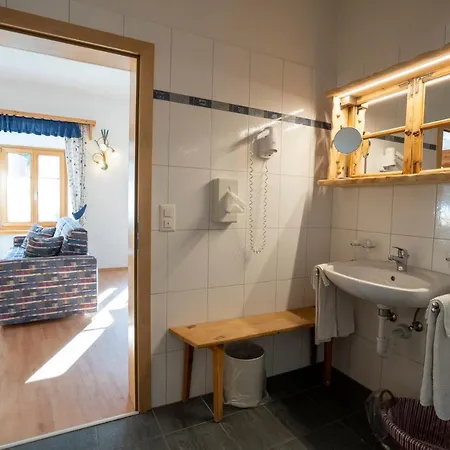 アパート Crusch Alba Auf Der Strassenseite Sta Maria