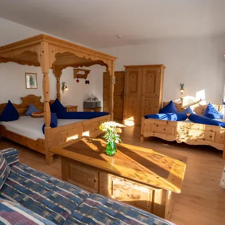 Crusch Alba Auf Der Strassenseite Sta Maria