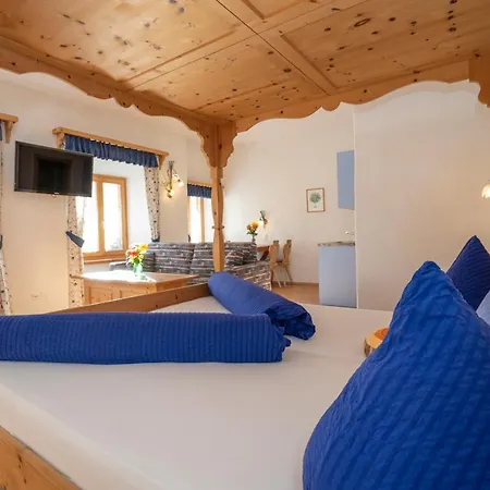 Crusch Alba Auf Der Strassenseite Sta Maria サンタ・マリア・ヴァル・ミュシュタイアー