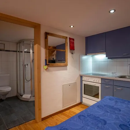 Crusch Alba Auf Der Strassenseite Sta Maria * Sta Maria Val Mustair