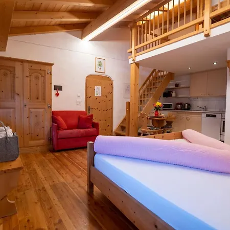 Crusch Alba Auf Der Strassenseite Sta Maria Sta Maria Val Mustair