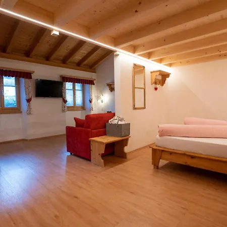 Crusch Alba Auf Der Strassenseite Sta Maria *