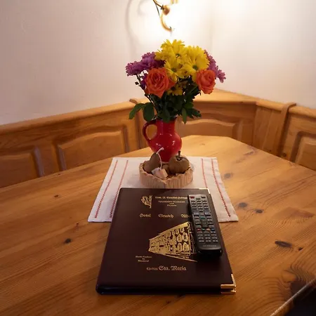 Crusch Alba Auf Der Strassenseite Sta Maria *