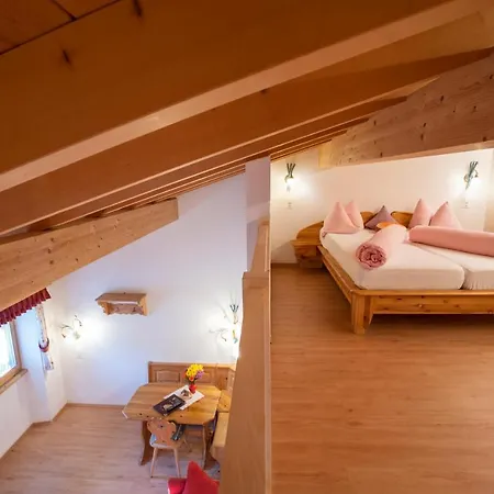 Crusch Alba Auf Der Strassenseite Sta Maria