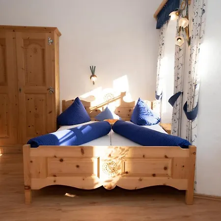 Crusch Alba Auf Der Strassenseite Sta Maria