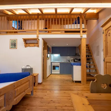 Crusch Alba Auf Der Strassenseite Sta Maria *