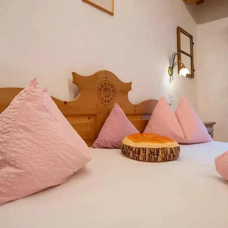 شقة Crusch Alba Auf Der Strassenseite Sta Maria سانتا ماريا فال موستير