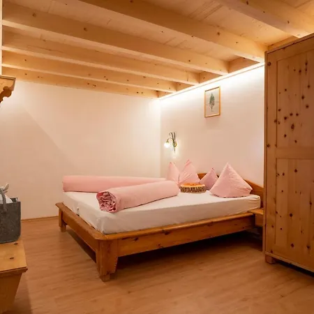 アパート Crusch Alba Auf Der Strassenseite Sta Maria *