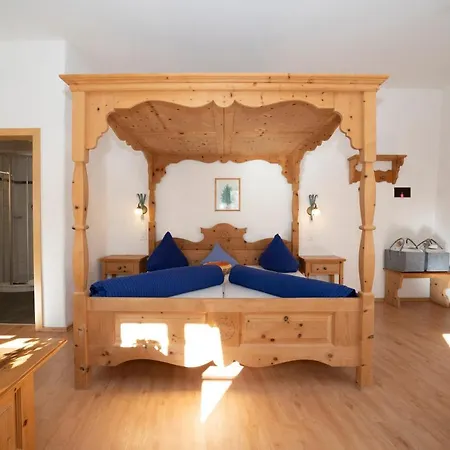 Crusch Alba Auf Der Strassenseite Sta Maria *