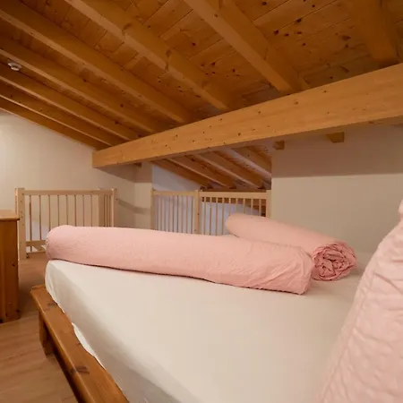 アパート Crusch Alba Auf Der Strassenseite Sta Maria