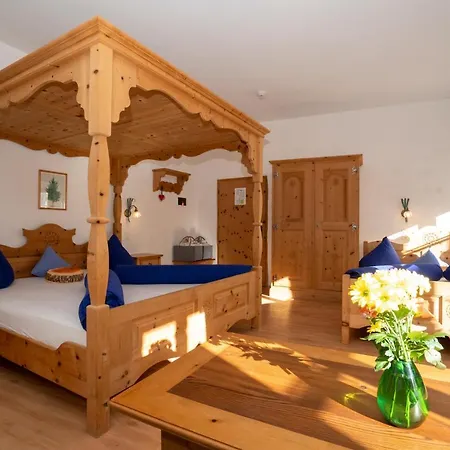 Crusch Alba Auf Der Strassenseite Sta Maria Διαμέρισμα Sta Maria Val Mustair