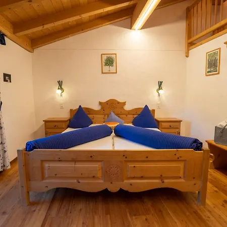 アパート Crusch Alba Auf Der Strassenseite Sta Maria