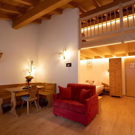 Crusch Alba Auf Der Strassenseite Sta Maria * سانتا ماريا فال موستير