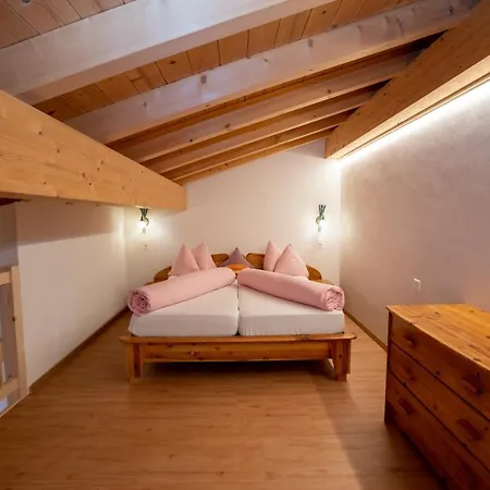 アパート Crusch Alba Auf Der Strassenseite Sta Maria *