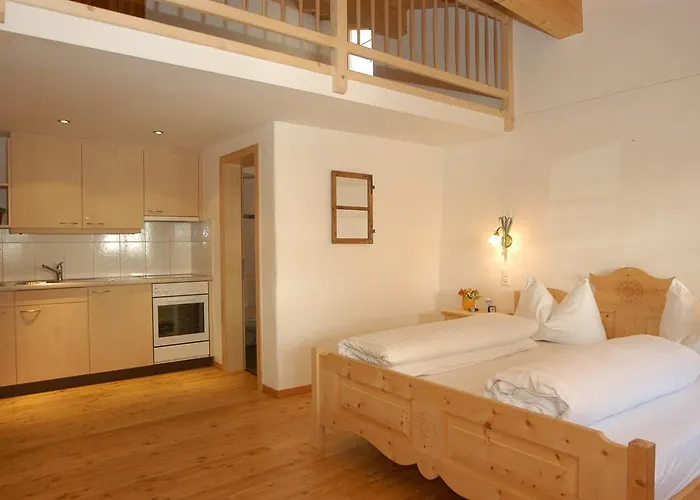 Crusch Alba Auf Der Strassenseite Sta Maria