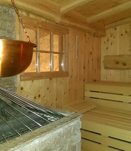 Apartman Crusch Alba Auf Der Strassenseite Sta Maria