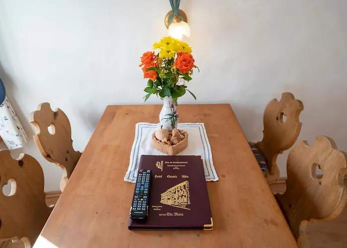 Crusch Alba Auf Der Strassenseite Sta Maria * Santa Maria Val Müstair