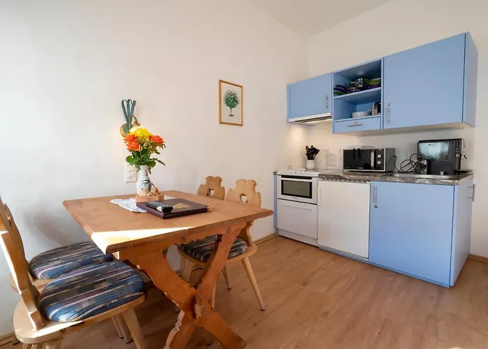 Crusch Alba Auf Der Strassenseite Sta Maria Apartman *