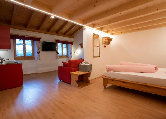 Crusch Alba Auf Der Strassenseite Sta Maria *