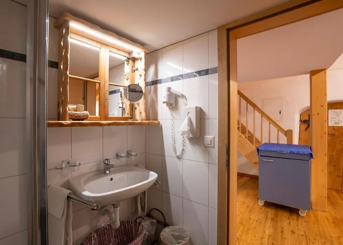 Crusch Alba Auf Der Strassenseite Sta Maria Apartman *