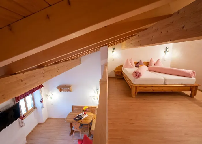 Crusch Alba Auf Der Strassenseite Sta Maria