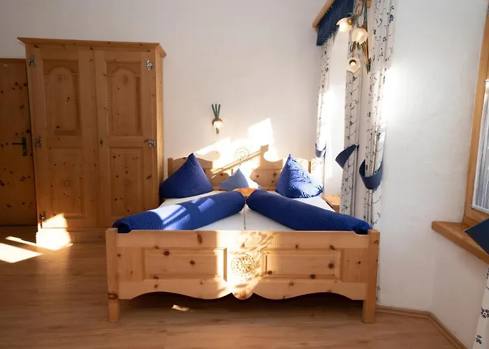 Crusch Alba Auf Der Strassenseite Sta Maria