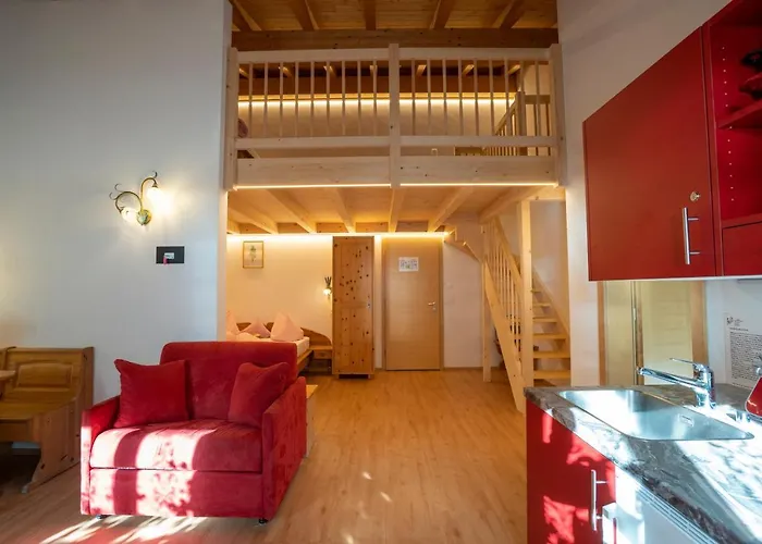 Crusch Alba Auf Der Strassenseite Sta Maria