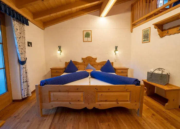 Apartman Crusch Alba Auf Der Strassenseite Sta Maria