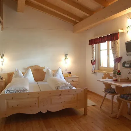 Crusch Alba Auf Der Strassenseite Sta Maria Appartement