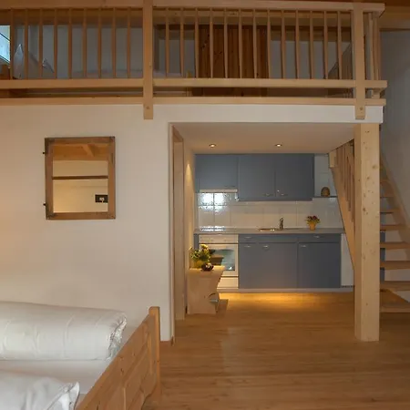 Crusch Alba Auf Der Strassenseite Sta Maria 산타 마리아 발 뮈슈테르