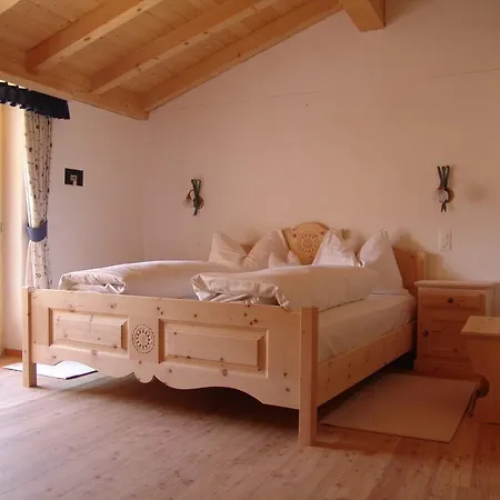 아파트 Crusch Alba Auf Der Strassenseite Sta Maria