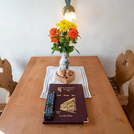 Crusch Alba Auf Der Strassenseite Sta Maria * 산타 마리아 발 뮈슈테르