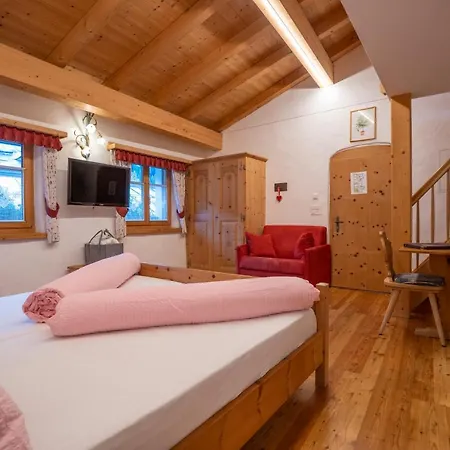 Appartement Crusch Alba Auf Der Strassenseite Sta Maria