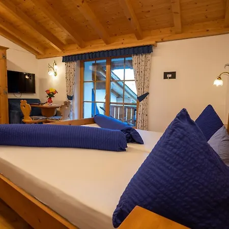 아파트 Crusch Alba Auf Der Strassenseite Sta Maria *