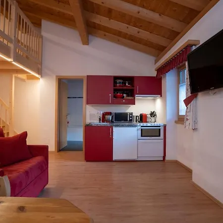 Crusch Alba Auf Der Strassenseite Sta Maria 아파트