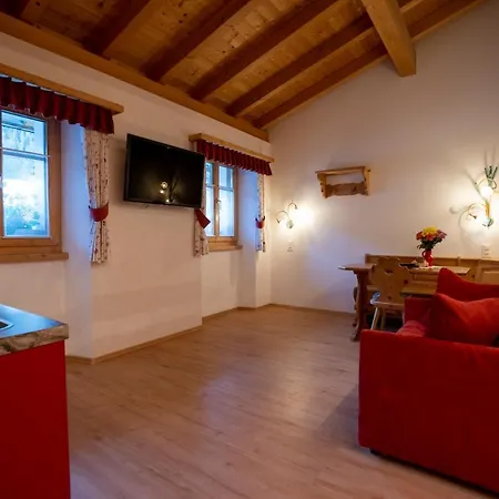 아파트 Crusch Alba Auf Der Strassenseite Sta Maria