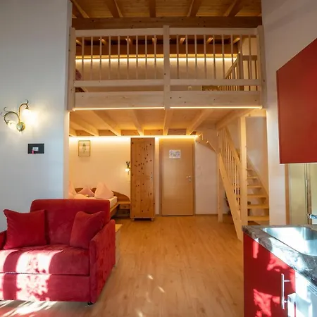 Crusch Alba Auf Der Strassenseite Sta Maria