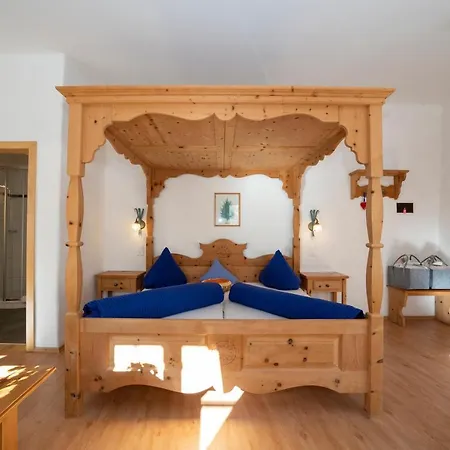 Crusch Alba Auf Der Strassenseite Sta Maria Appartement