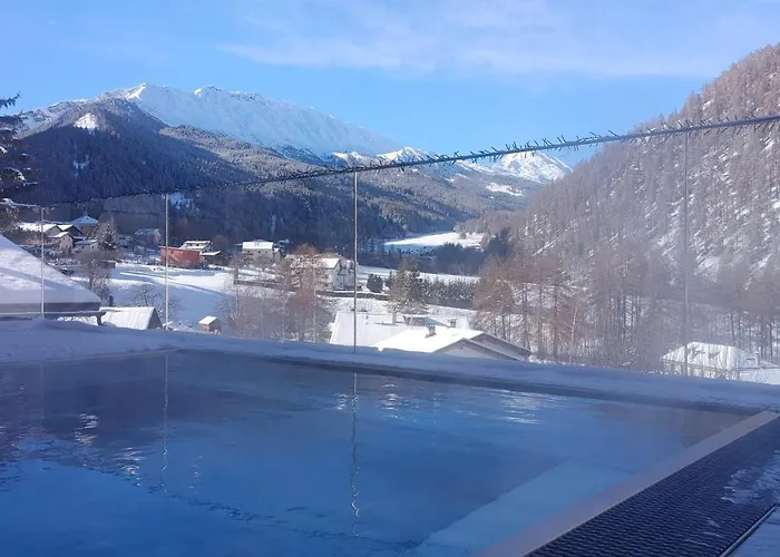 Crusch Alba Auf Der Strassenseite Sta Maria