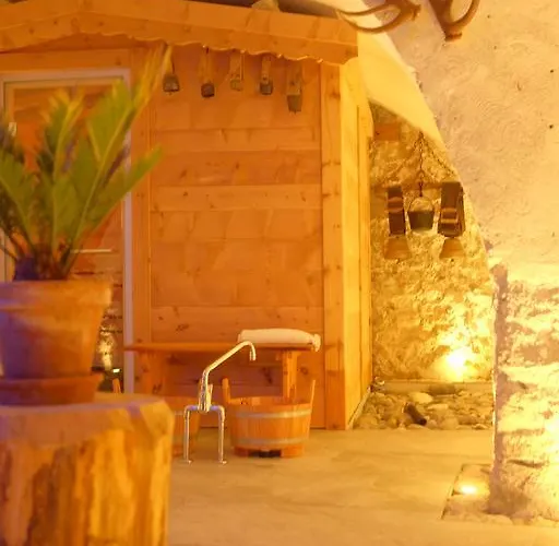 Crusch Alba Auf Der Strassenseite Sta Maria Apartman