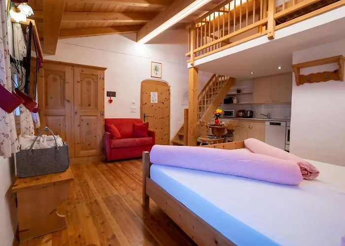 Crusch Alba Auf Der Strassenseite Sta Maria Sta Maria Val Müstair