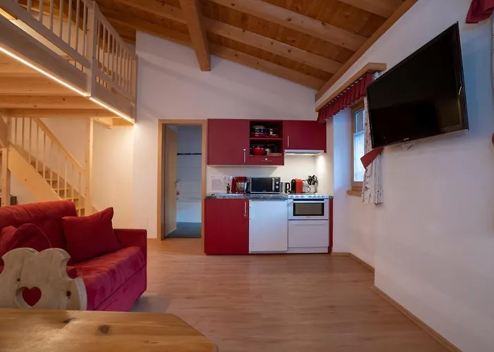 Crusch Alba Auf Der Strassenseite Sta Maria Apartman