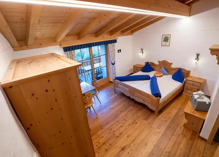 Crusch Alba Auf Der Strassenseite Sta Maria Sta Maria Val Müstair