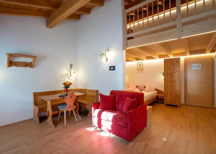 Crusch Alba Auf Der Strassenseite Sta Maria