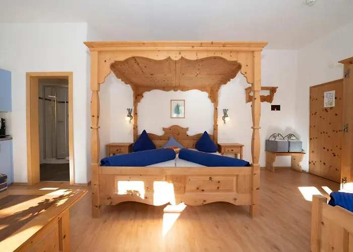 Crusch Alba Auf Der Strassenseite Sta Maria *